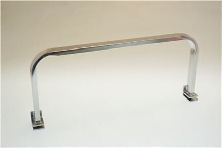 Madlo zavážecího vozíku